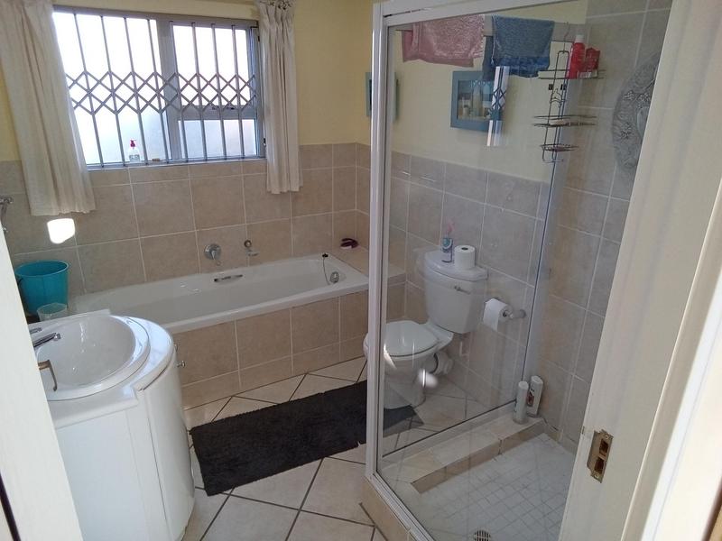 3 Bedroom Property for Sale in Boggomsbaai Western Cape